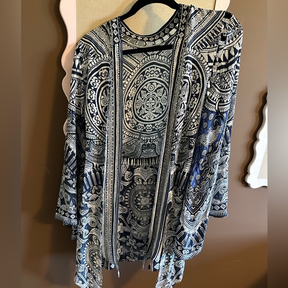 Camilla mini dress with long sleeves and open back with tie - Picture 5 of 5